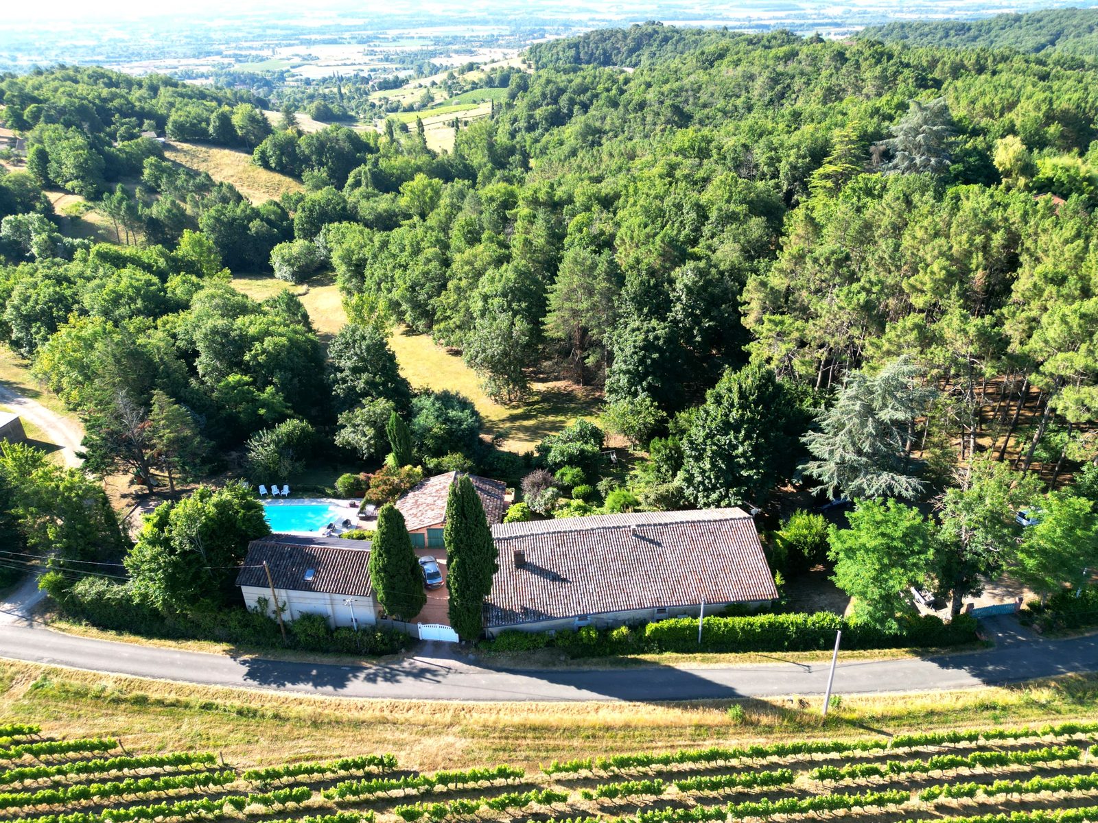 Vignobles du Tarn vus du ciel autour de Gaillac