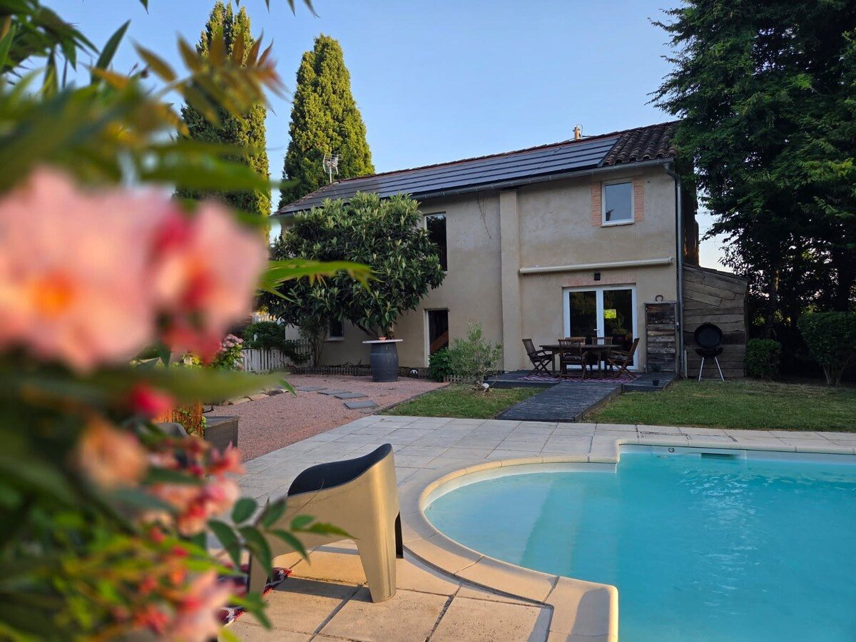 Piscine et terrasse de Lo Canto pour les groupes, à Gaillac